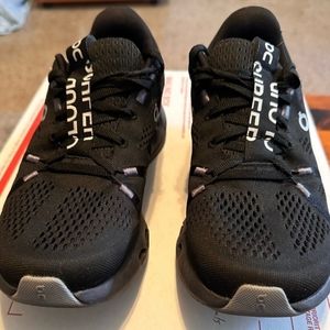 On Women Cloudsurfer running shoes. Size 8